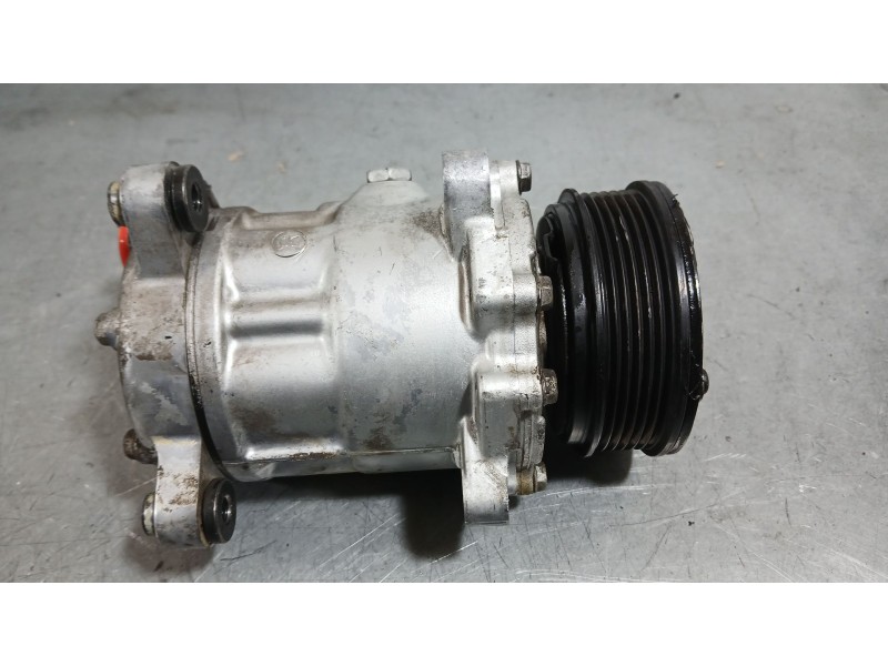 Recambio de compresor aire acondicionado para volkswagen polo (6n2) 1.4 referencia OEM IAM 6N0820803A AT445606 