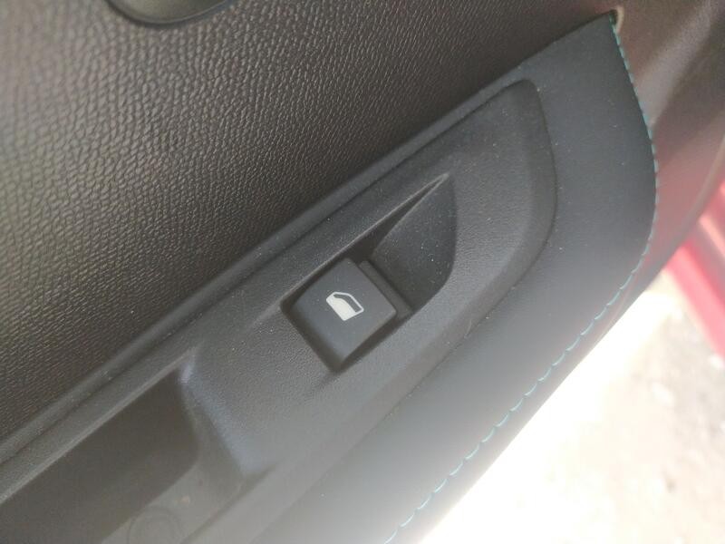 Recambio de mando elevalunas trasero izquierdo para peugeot 208 ii (ub_, up_, uw_, uj_) 1.2 puretech 100 referencia OEM IAM 9804