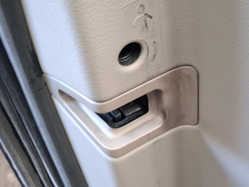 Recambio de cerradura puerta trasera izquierda para audi a8 d3 (4e2, 4e8) 4.2 tdi quattro referencia OEM IAM 4E0839015  