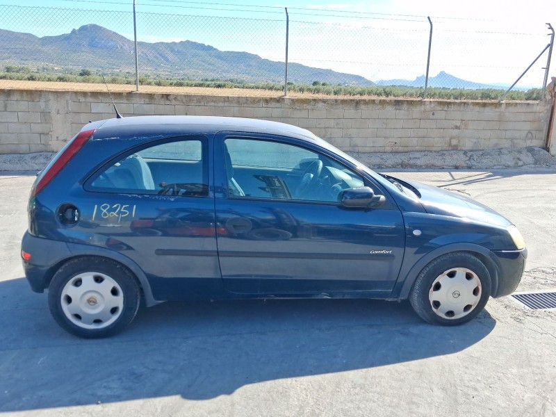 opel corsa c (x01) del año 2001