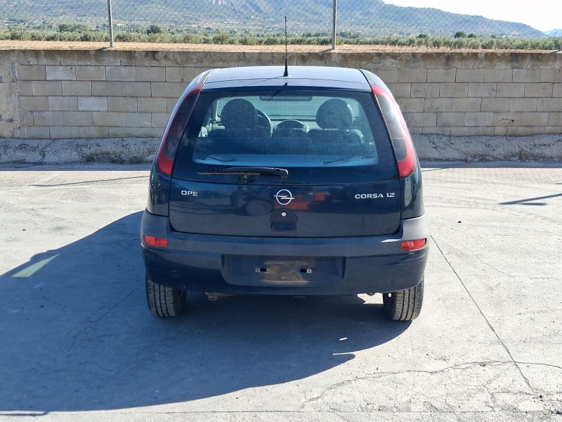 opel corsa c (x01) del año 2001