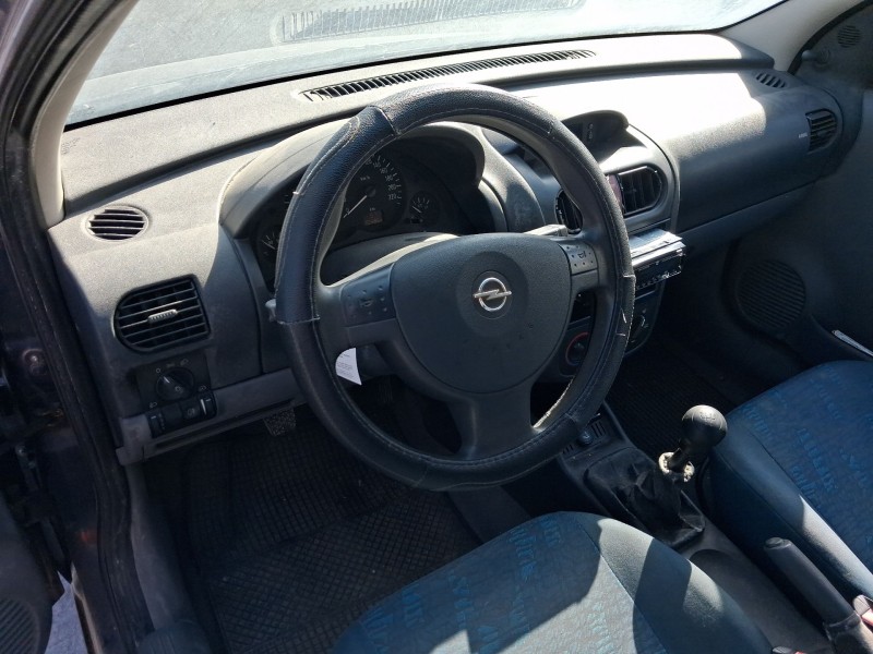 opel corsa c (x01) del año 2001