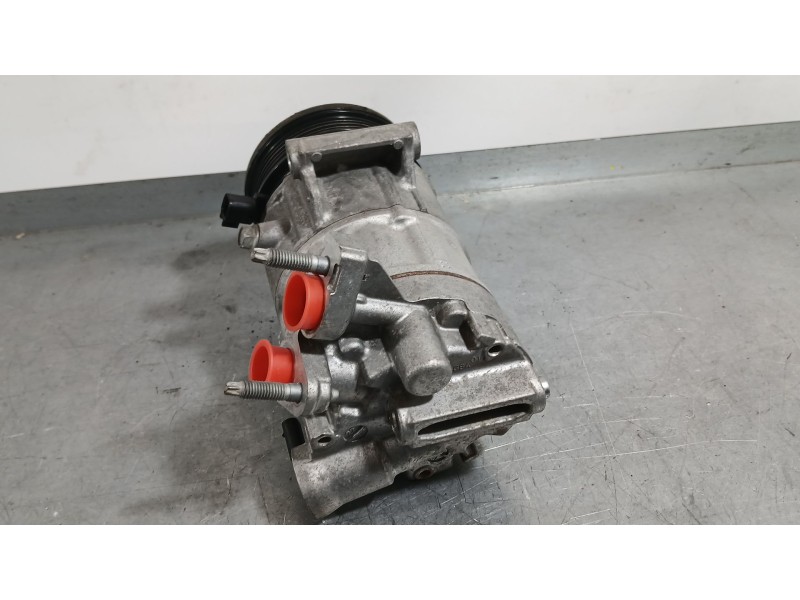 Recambio de compresor aire acondicionado para ford fiesta vii (hj, hf) 1.1 ti-vct referencia OEM IAM 2673870  