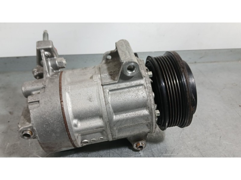 Recambio de compresor aire acondicionado para ford fiesta vii (hj, hf) 1.1 ti-vct referencia OEM IAM 2673870  