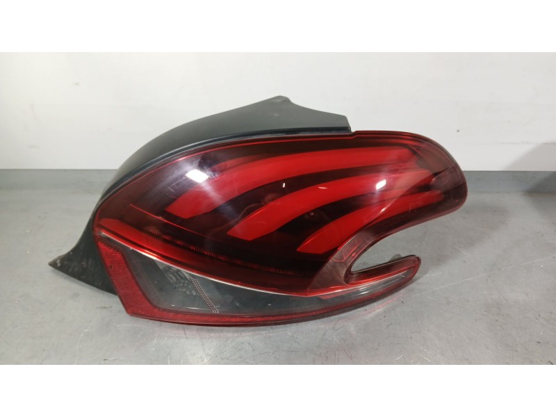 Recambio de piloto trasero derecho para peugeot 208 i (ca_, cc_) 1.6 bluehdi 100 referencia OEM IAM 9825601180  