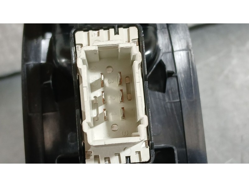 Recambio de mando elevalunas delantero derecho para peugeot 208 i (ca_, cc_) 1.6 bluehdi 100 referencia OEM IAM 96751118ZD  