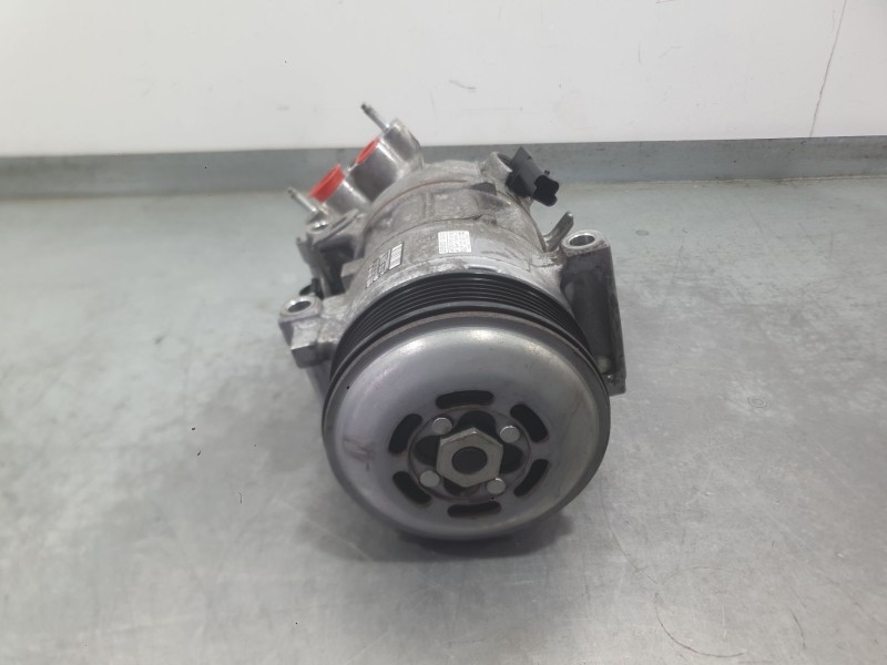 Recambio de compresor aire acondicionado para peugeot 2008 ii (ud_, us_, uy_, uj_, ur_, uc_) 1.2 puretech 130 referencia OEM IAM