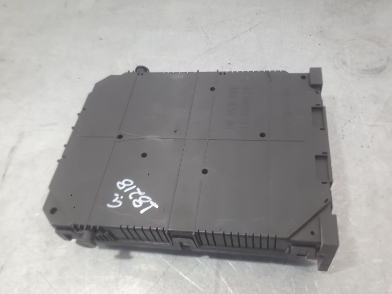 Recambio de caja reles / fusibles para peugeot 2008 ii (ud_, us_, uy_, uj_, ur_, uc_) 1.2 puretech 130 referencia OEM IAM 982451