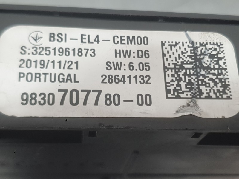 Recambio de caja reles / fusibles para peugeot 2008 ii (ud_, us_, uy_, uj_, ur_, uc_) 1.2 puretech 130 referencia OEM IAM 982451