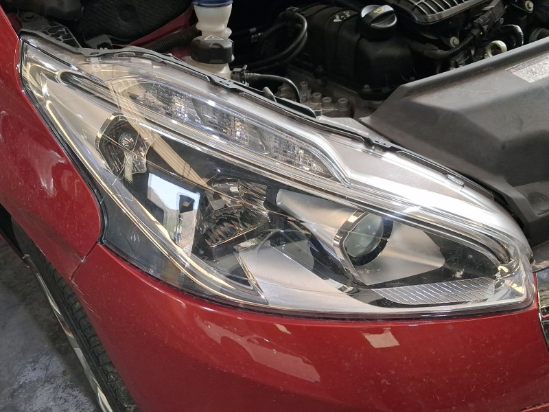 Recambio de faro derecho para peugeot 208 i (ca_, cc_) 1.2 puretech 82 referencia OEM IAM 1685352780  