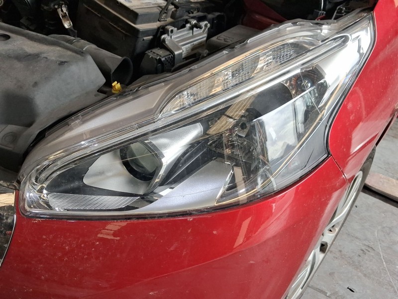 Recambio de faro izquierdo para peugeot 208 i (ca_, cc_) 1.2 puretech 82 referencia OEM IAM 1685352680  