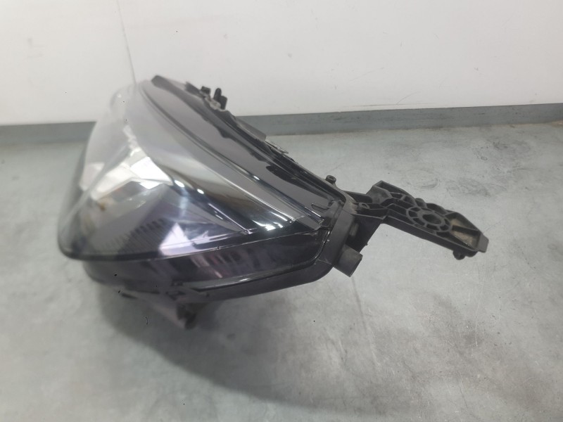 Recambio de faro izquierdo para peugeot 2008 ii (ud_, us_, uy_, uj_, ur_, uc_) 1.2 puretech 130 referencia OEM IAM 9833036380  