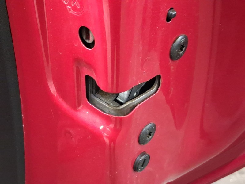 Recambio de cerradura puerta trasera derecha para peugeot 208 i (ca_, cc_) 1.2 puretech 82 referencia OEM IAM 9812501180  
