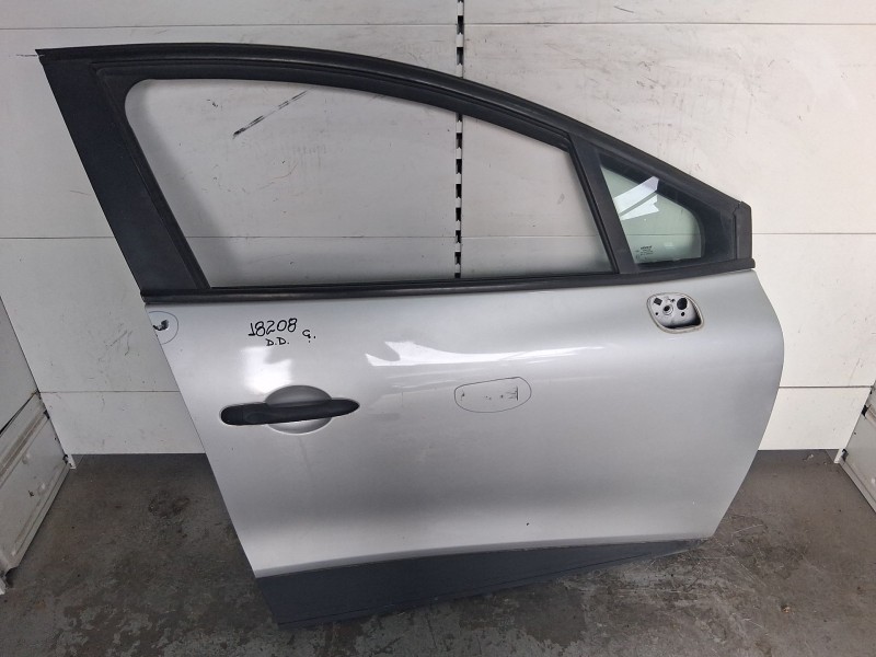 Recambio de puerta delantera derecha para renault clio iv (bh_) 1.5 dci 75 referencia OEM IAM 801008302R TOCADA 