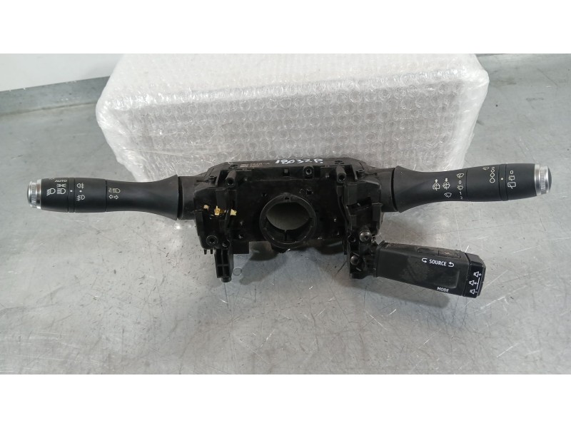 Recambio de mando luces y limpia para renault clio v (b7_) 1.0 tce 100 (b7mt) referencia OEM IAM 255679262R  