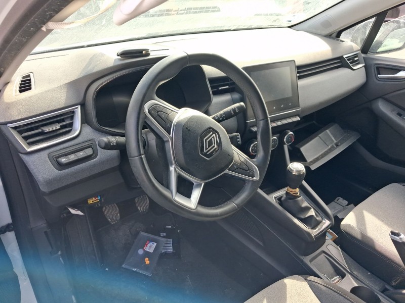 renault clio v (b7_) del año 2024