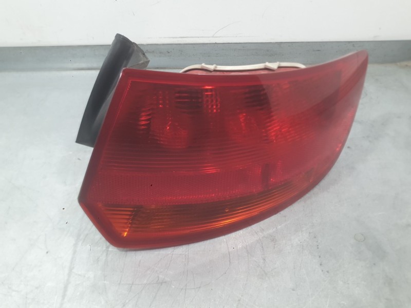 Recambio de piloto trasero derecho exterior para audi a3 sportback (8pa) 1.6 fsi referencia OEM IAM 8P4945096G  