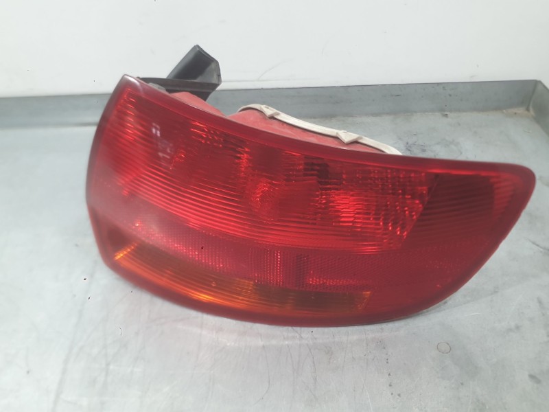 Recambio de piloto trasero derecho exterior para audi a3 sportback (8pa) 1.6 fsi referencia OEM IAM 8P4945096G  