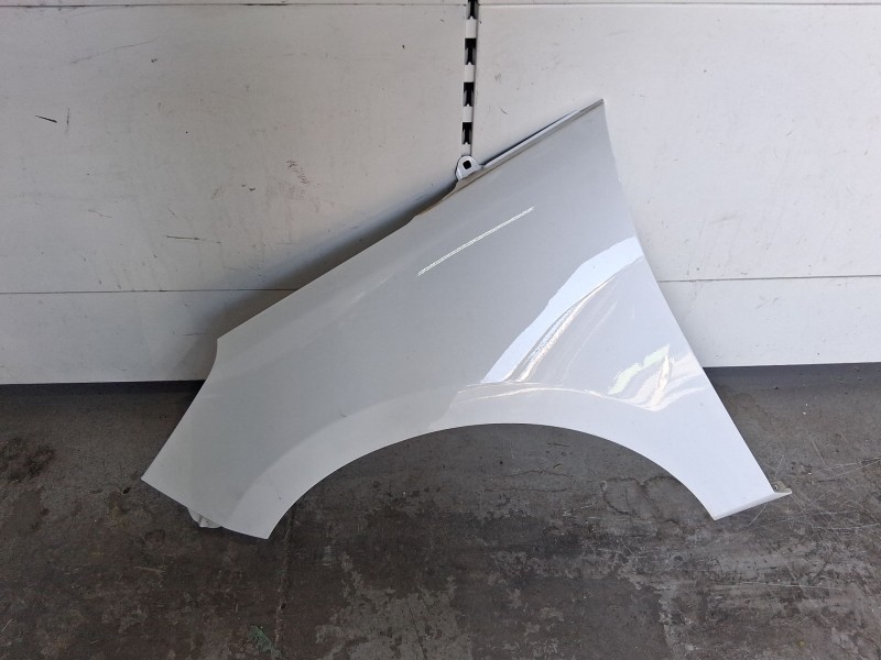 Recambio de aleta delantera izquierda para ford fiesta vii (hj, hf) 1.1 ti-vct referencia OEM IAM 2400943  