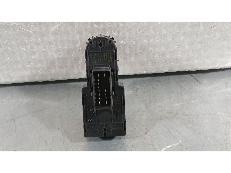 Recambio de mando elevalunas delantero izquierdo para peugeot 208 i (ca_, cc_) 1.2 vti 82 referencia OEM IAM 96751120MA C/MANDO 