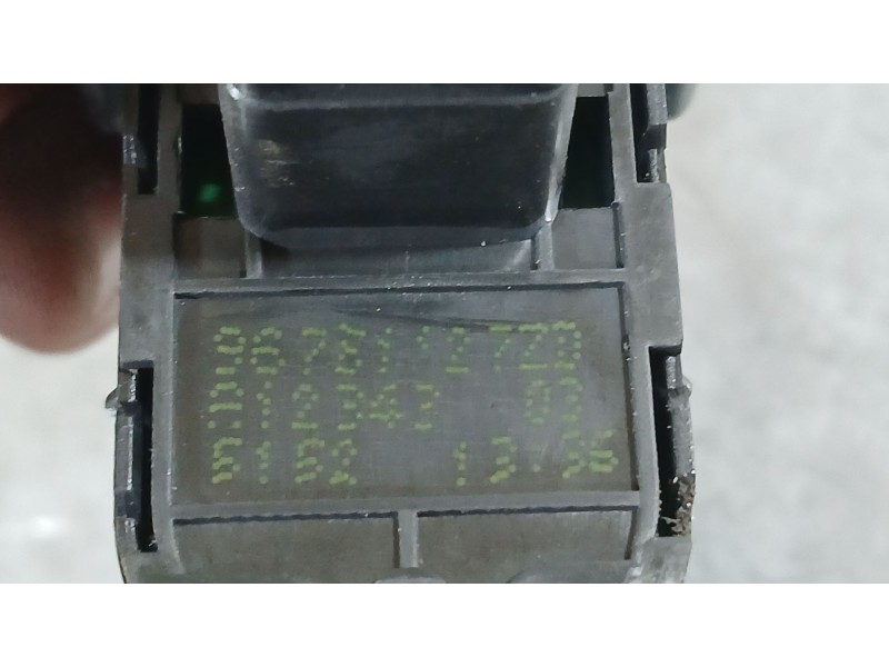 Recambio de mando elevalunas delantero izquierdo para peugeot 208 i (ca_, cc_) 1.2 vti 82 referencia OEM IAM 96751120MA C/MANDO 