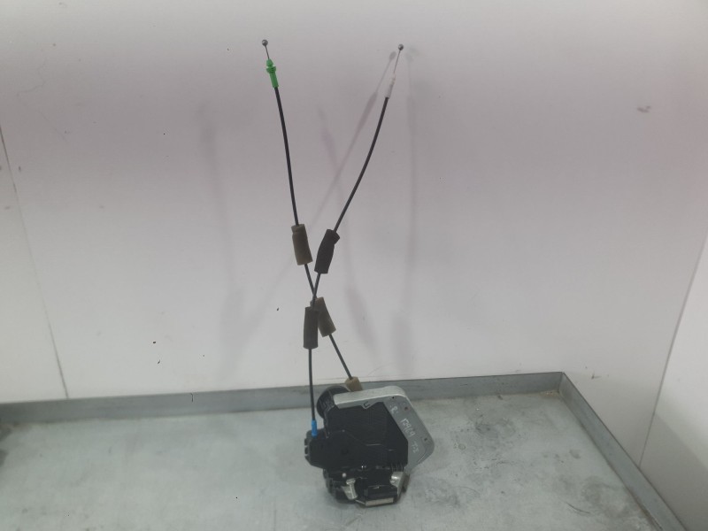 Recambio de cerradura puerta trasera izquierda para lexus is ii (_e2_) 200d (ale20_) referencia OEM IAM 6906053040  