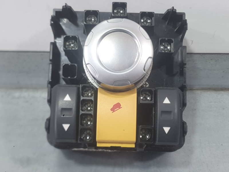 Recambio de mando multifuncion para land rover range rover sport v8 td first edition referencia OEM IAM YUD501770  