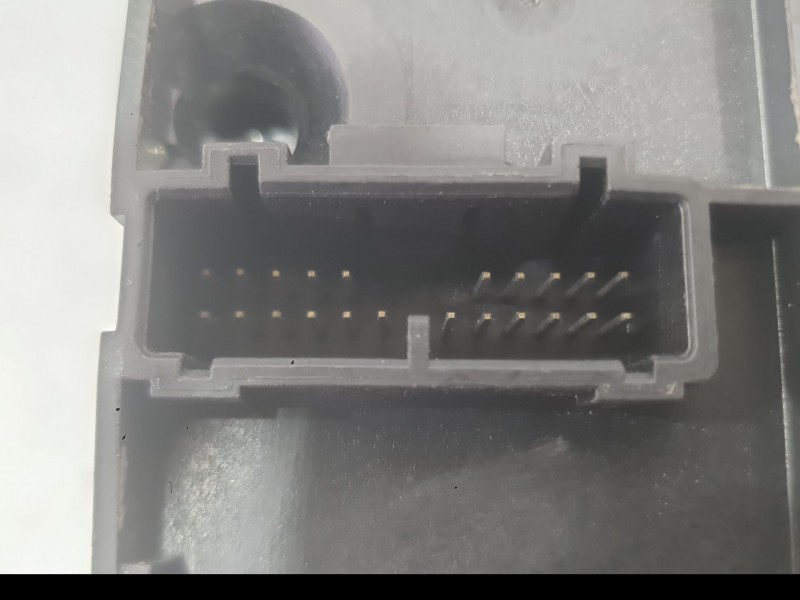 Recambio de mando multifuncion para land rover range rover sport v8 td first edition referencia OEM IAM YUD501770  