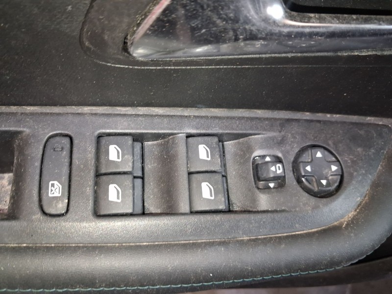Recambio de mando elevalunas delantero izquierdo para peugeot 208 ii (ub_, up_, uw_, uj_) 1.2 puretech 100 referencia OEM IAM 98