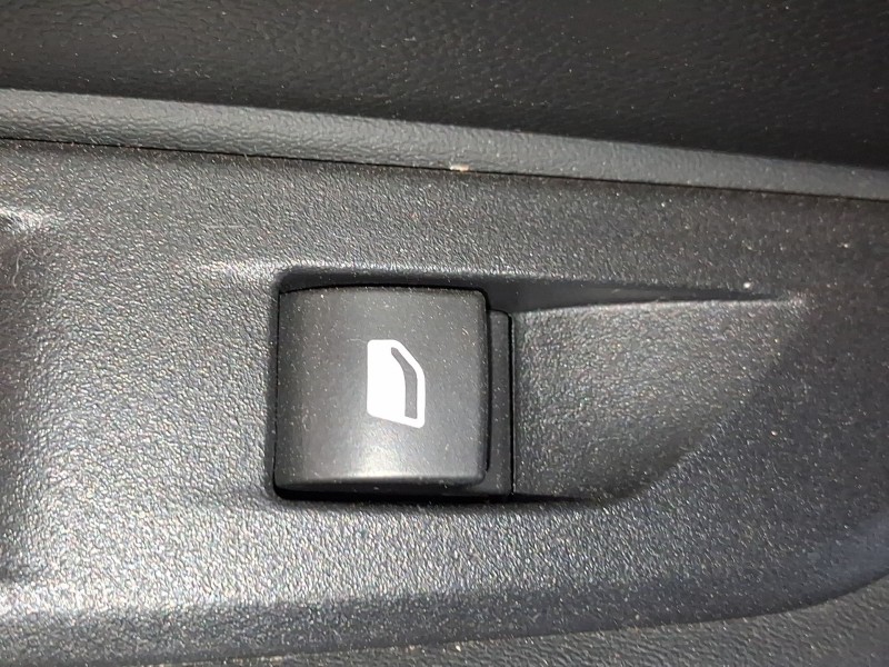 Recambio de mando elevalunas trasero izquierdo para peugeot 208 ii (ub_, up_, uw_, uj_) 1.2 puretech 100 referencia OEM IAM 9804