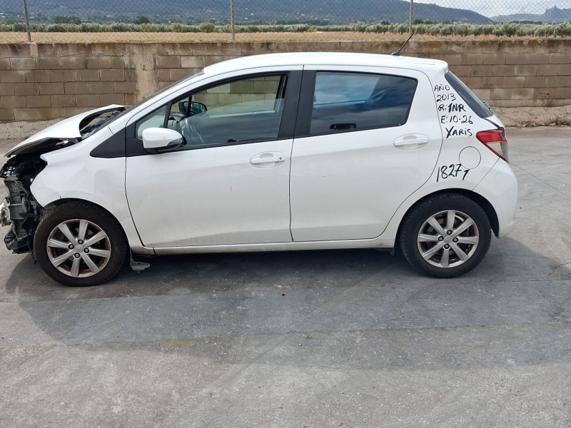 toyota yaris (_p13_) del año 2013