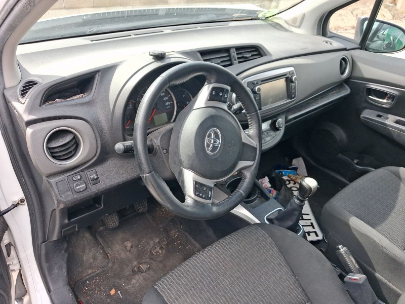 toyota yaris (_p13_) del año 2013