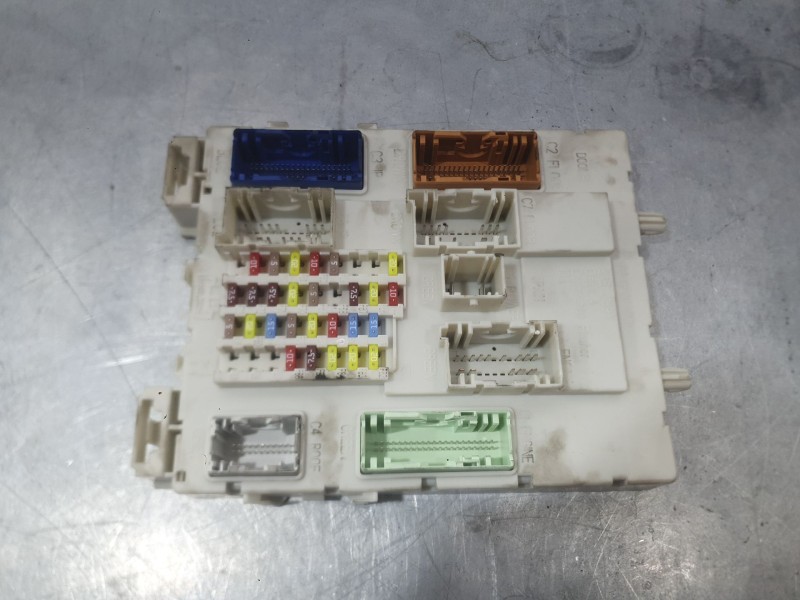 Recambio de caja reles / fusibles para ford focus iii 1.0 ecoboost referencia OEM IAM 1842390  