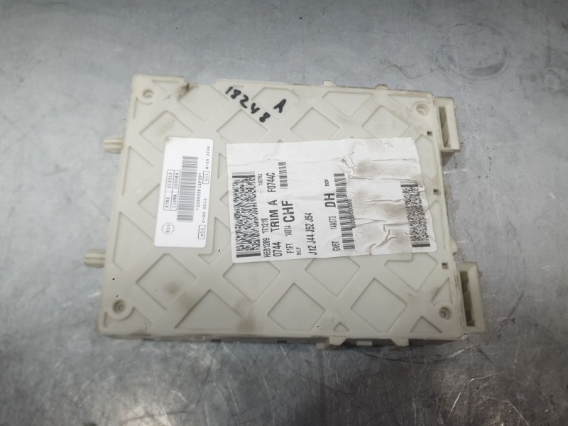 Recambio de caja reles / fusibles para ford focus iii 1.0 ecoboost referencia OEM IAM 1842390  