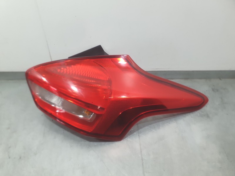 Recambio de piloto trasero derecho para ford focus iii 1.0 ecoboost referencia OEM IAM 1906354  