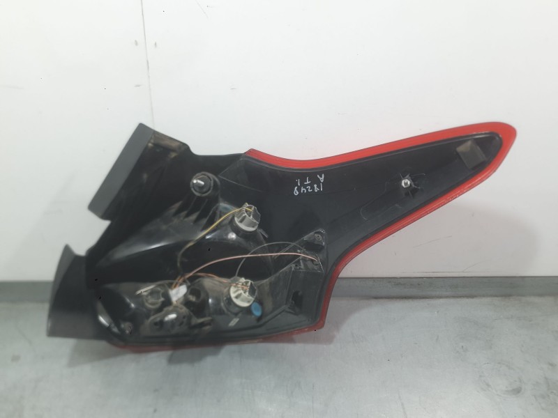 Recambio de piloto trasero izquierdo para ford focus iii 1.0 ecoboost referencia OEM IAM 1906355  