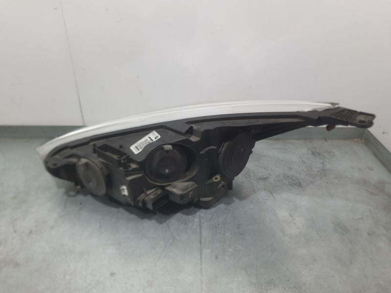 Recambio de faro derecho para ford focus iii 1.0 ecoboost referencia OEM IAM 2060588  