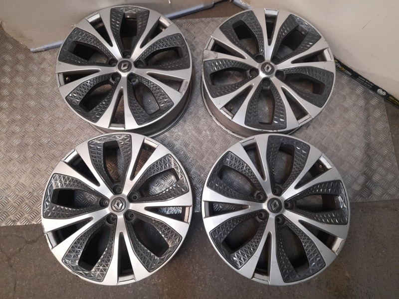 Recambio de juego llantas aluminio para renault grand scénic iv (r9_) 1.2 tce 130 referencia OEM IAM 6.5X20 5 TORN ET33 ROZADAS 