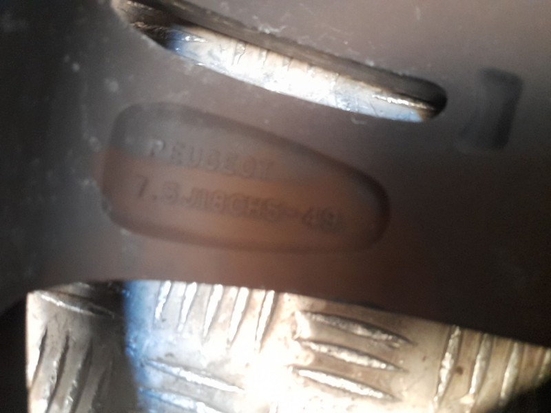 Recambio de llanta aluminio para peugeot 3008 ii suv (mc_, mr_, mj_, m4_) hybrid referencia OEM IAM 7X18 5 TORN ET49 ROZADA ALUM