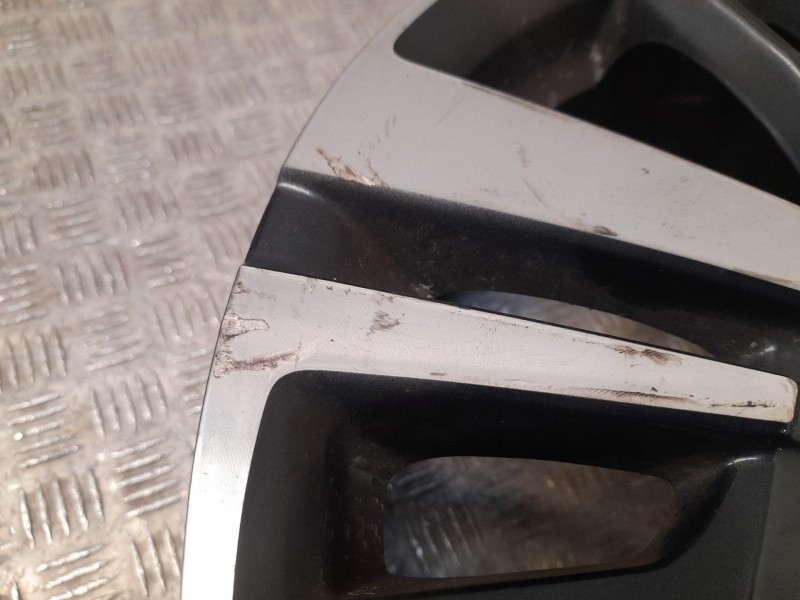 Recambio de llanta aluminio para peugeot 3008 ii suv (mc_, mr_, mj_, m4_) hybrid referencia OEM IAM 7X18 5 TORN ET49 ROZADA ALUM