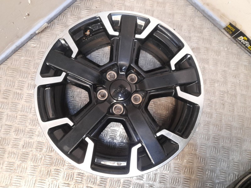 Recambio de llanta aluminio para jeep compass (mp, m6, mv, m7) 1.3 hyvrid 4x4 referencia OEM IAM 7X17 5 TORN ET37.5 ROZADA ALUMI