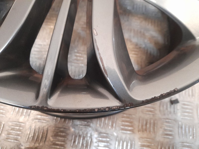 Recambio de llanta aluminio para hyundai ix35 (lm, el, elh) 1.6 referencia OEM IAM 6.5X17 5 TORN ET51 ROZADA ALUMINIO