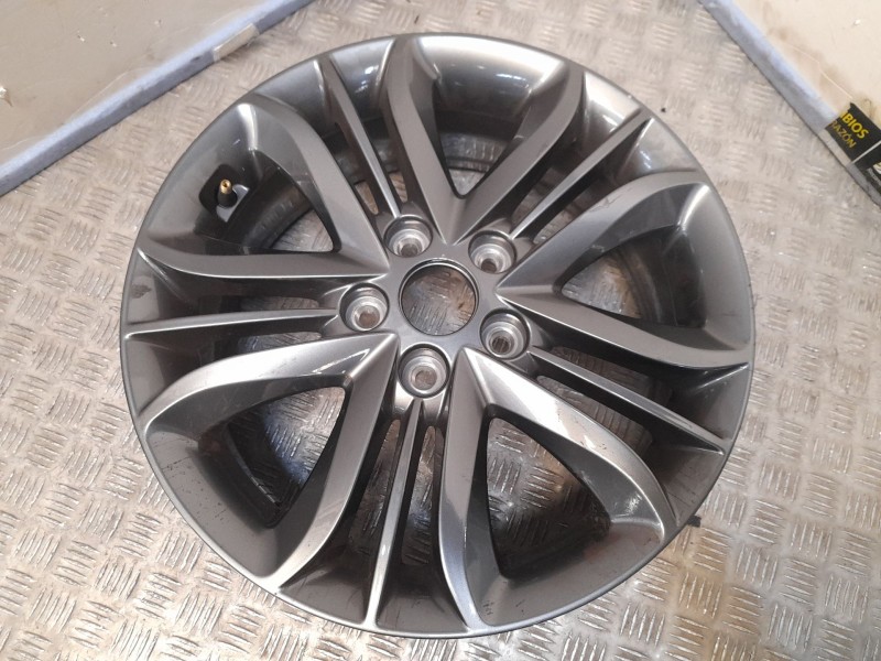 Recambio de llanta aluminio para hyundai ix35 (lm, el, elh) 1.6 referencia OEM IAM 6.5X17 5 TORN ET51 ROZADA ALUMINIO