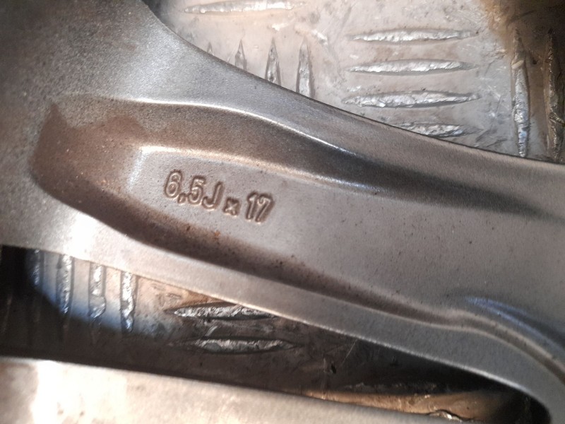 Recambio de llanta aluminio para hyundai ix35 (lm, el, elh) 1.6 referencia OEM IAM 6.5X17 5 TORN ET51 ROZADA ALUMINIO