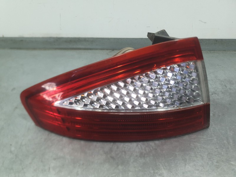 Recambio de piloto trasero izquierdo exterior para ford mondeo iv (ba7) 1.8 tdci referencia OEM IAM 1523738  