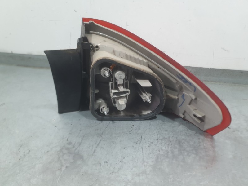 Recambio de piloto trasero izquierdo exterior para ford mondeo iv (ba7) 1.8 tdci referencia OEM IAM 1523738  