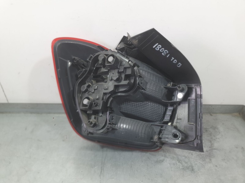 Recambio de piloto trasero derecho para bmw 1 (f21) 116 d referencia OEM IAM 63217270096  