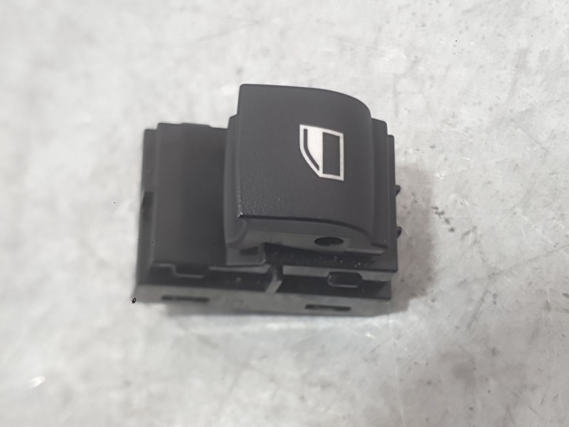 Recambio de mando elevalunas delantero derecho para bmw 1 (f21) 116 d referencia OEM IAM 61319208107  