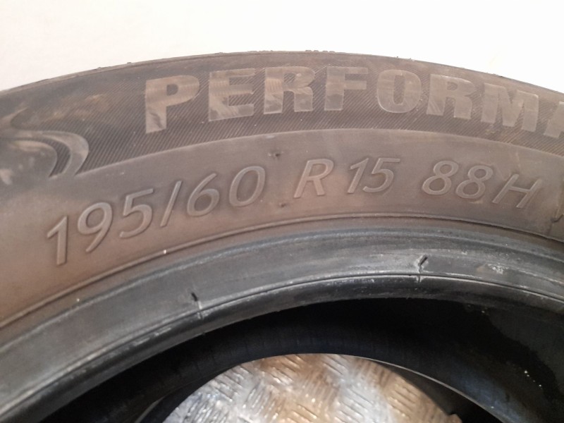 Recambio de neumatico pareja para neumaticos reutilizados - referencia OEM IAM 195601588H ORIUM 195/60/15/88H