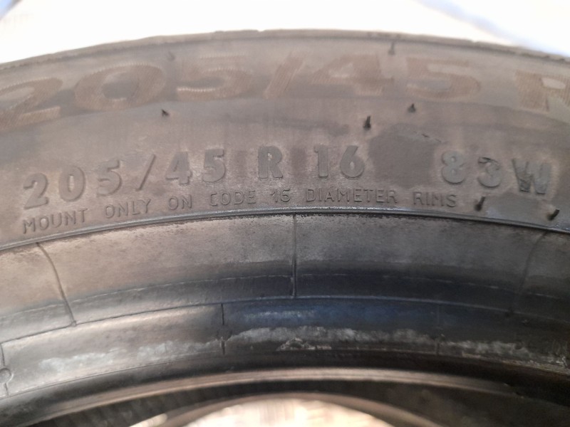 Recambio de neumatico pareja para neumaticos reutilizados - referencia OEM IAM 205451683W CONTINENTAL 205/45/16/83W